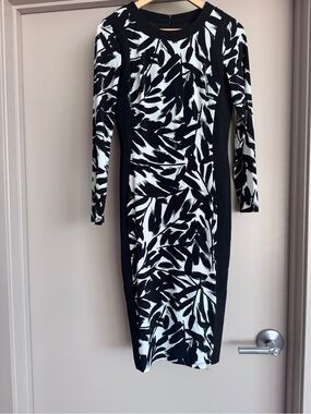 Maggy London Black & White Printed Long Sleeve Sheath Dress